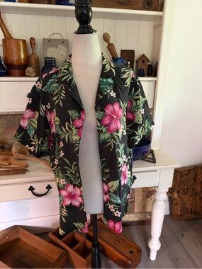 Silk Traders Black Hawaiian Floral Button-Up Shirt with Pink Hibiscus